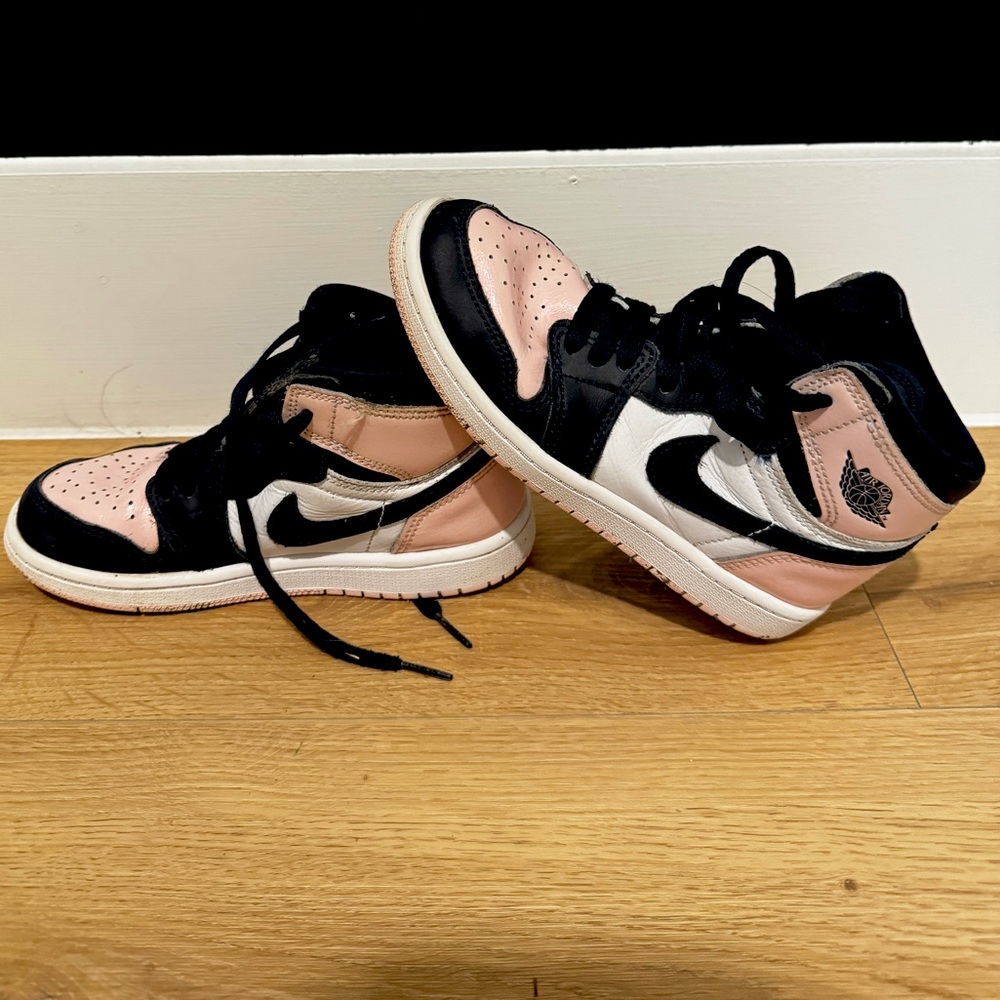 Jordan 1s Bubblegums Size 1Y